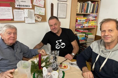 Vánoční posezení v Domově U Nás 2025